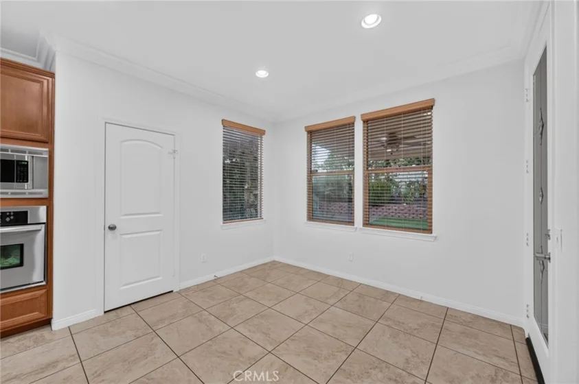 30780 Olympia Rose photo 21