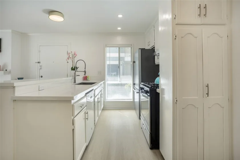 2815 S Fairview #G photo 7
