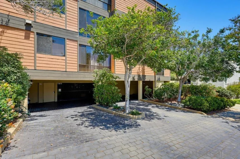 2942 Lawrence Street photo 62