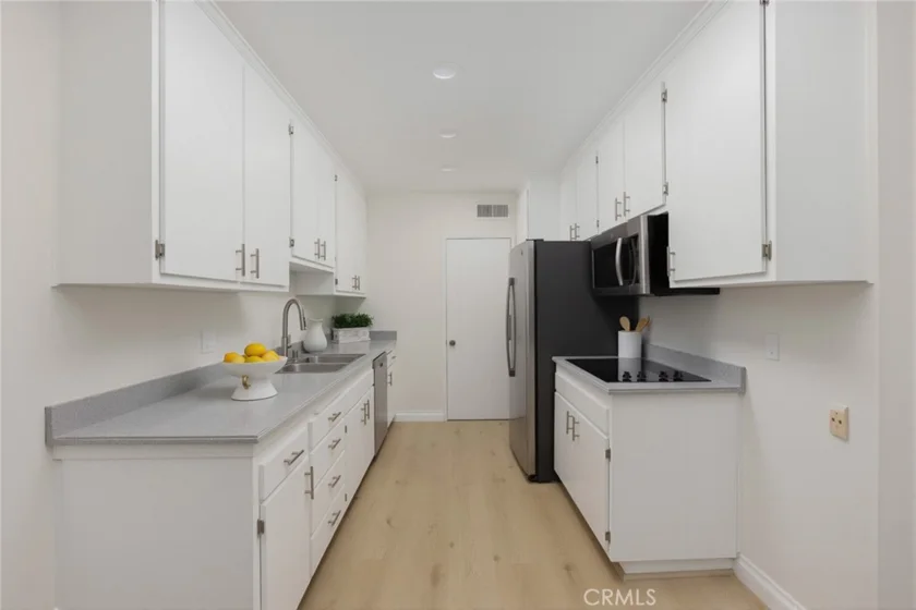 420 S Madison Avenue #301 photo 16