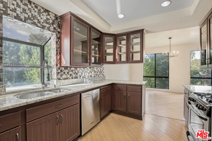 13331 Moorpark Street #233 photo 10