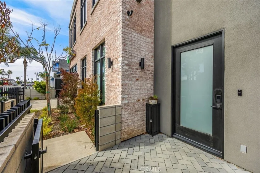756 W 19th Street #B photo 2