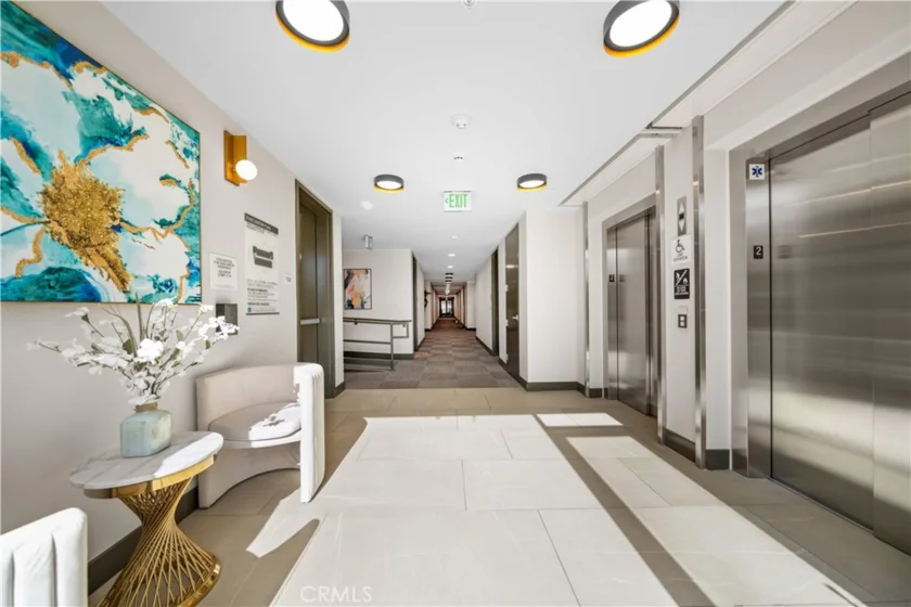 709 E Walnut Street #220 photo 14