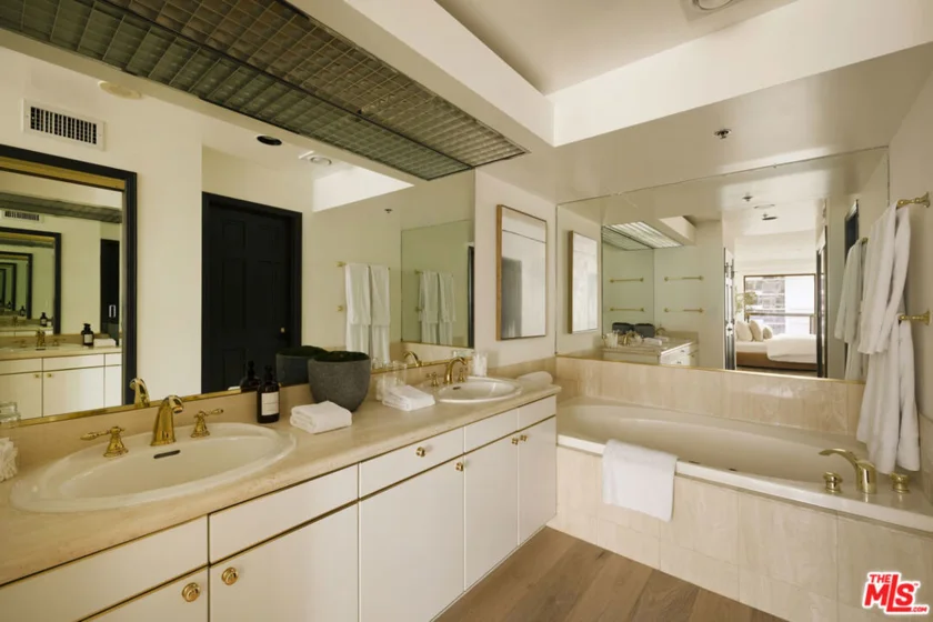 10724 Wilshire Boulevard #803 photo 8
