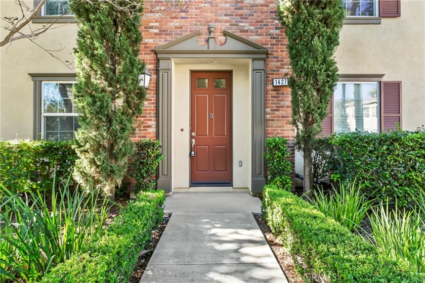 1427 Montgomery photo 1