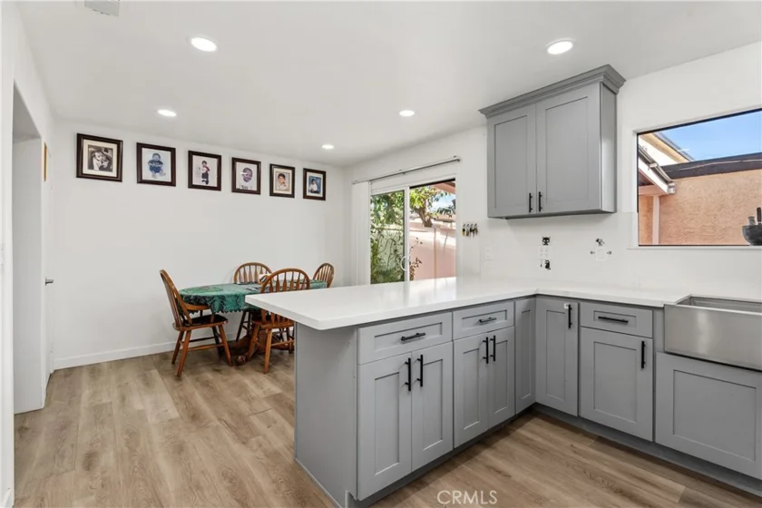 8574 Chapman #A photo 6