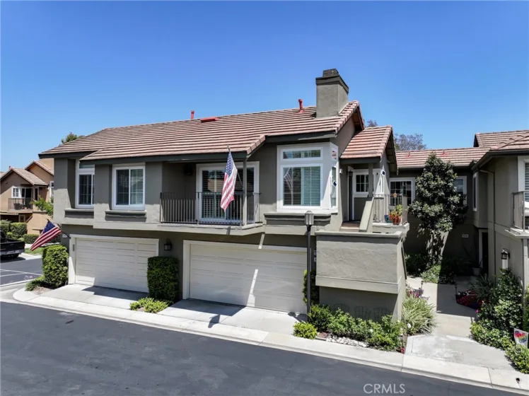 512 S Hollydale photo 1