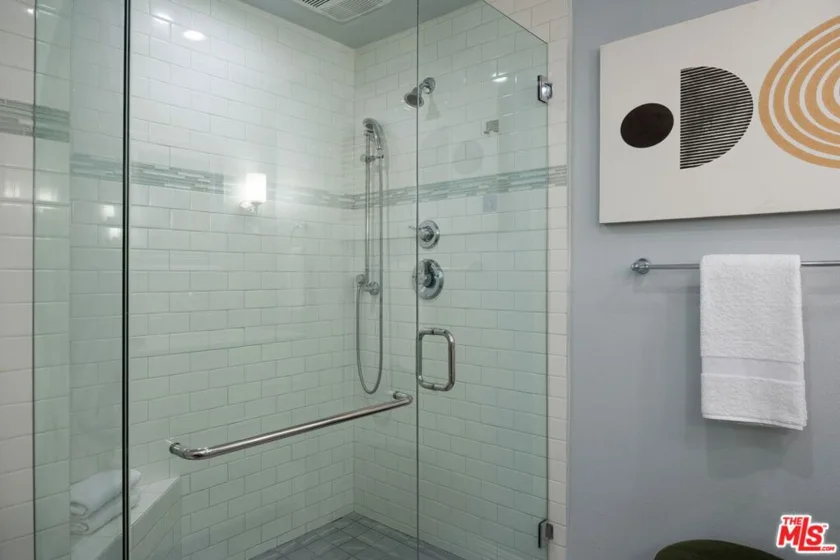 1234 Granville Avenue #4 photo 27