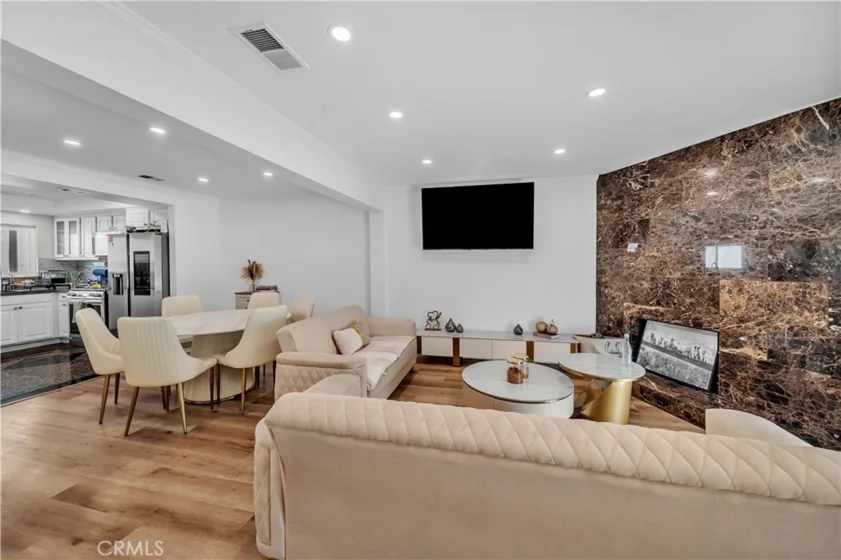 13412 Burbank photo 1