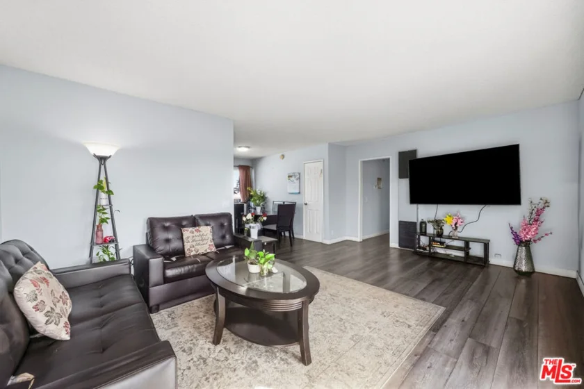 8800 Cedros Avenue #212 photo 4