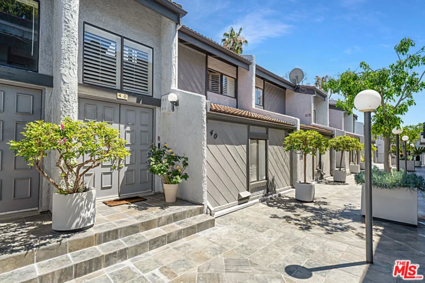 1925 S Beverly Glen Boulevard #40 photo 37