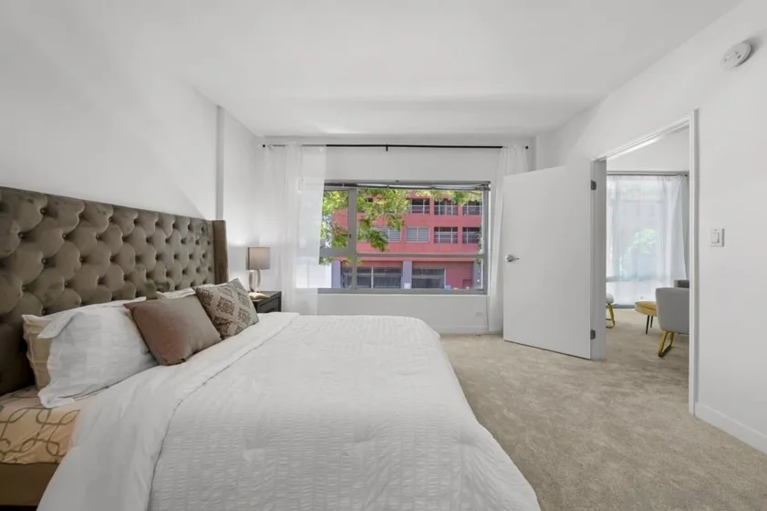 425 W Beech #327 photo 19