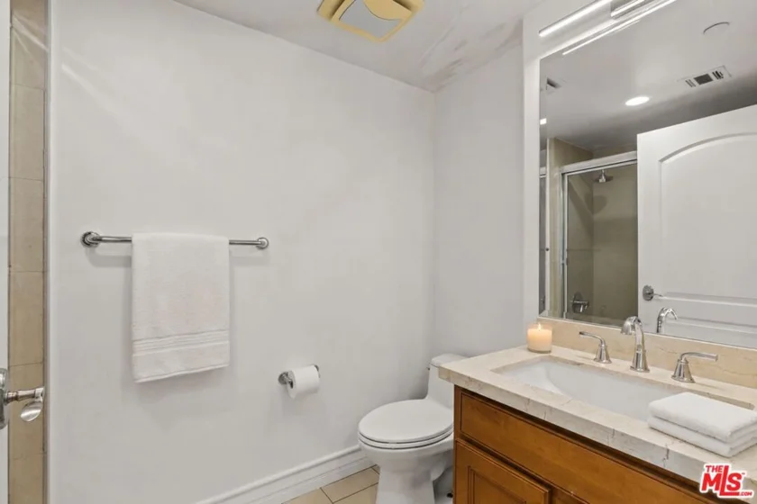 936 N Hudson Avenue #302 photo 25