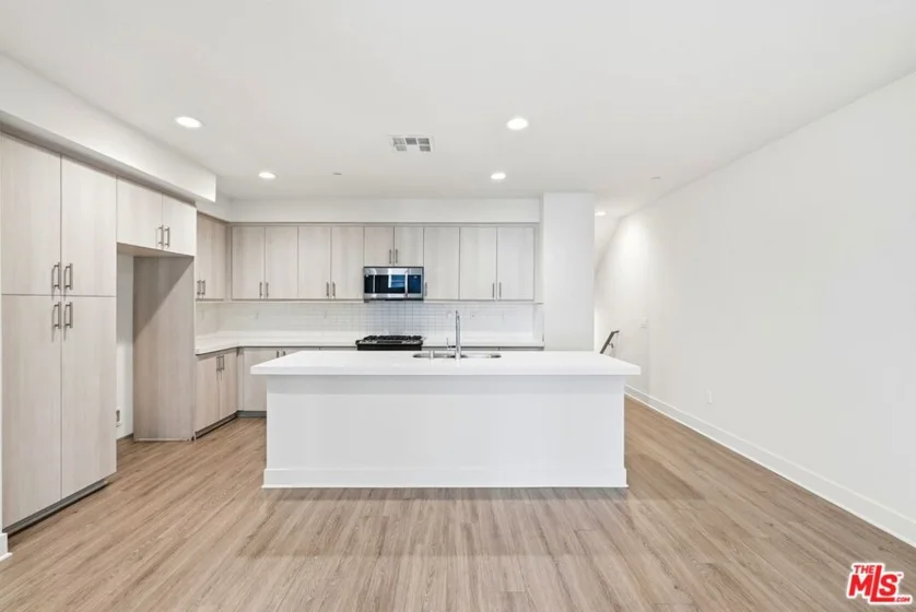 2111 N Cahuenga Boulevard #11 photo 53