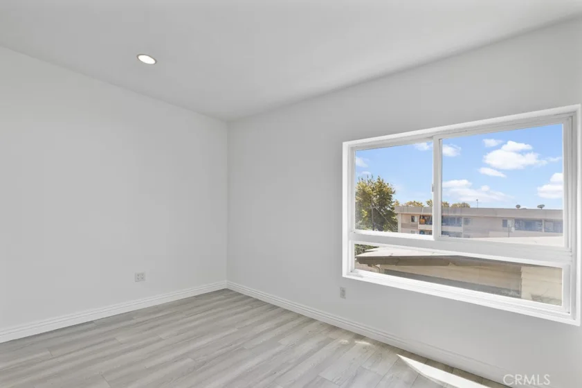 908 S Ardmore Avenue #304 photo 4