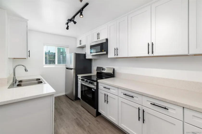 6738 University Avenue photo 1