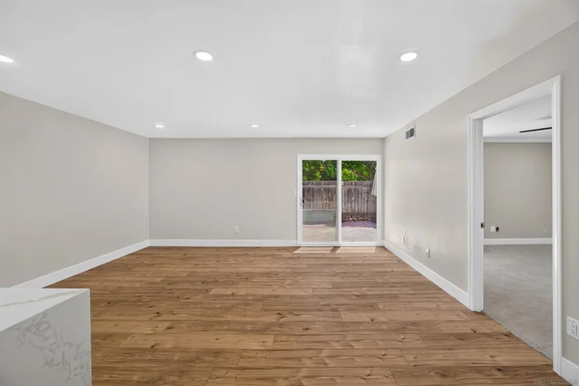 8318 Panorama Ridge Court photo 11