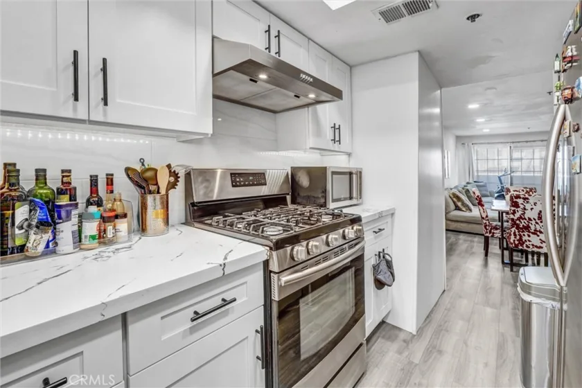 6545 Reseda Boulevard #6 photo 6