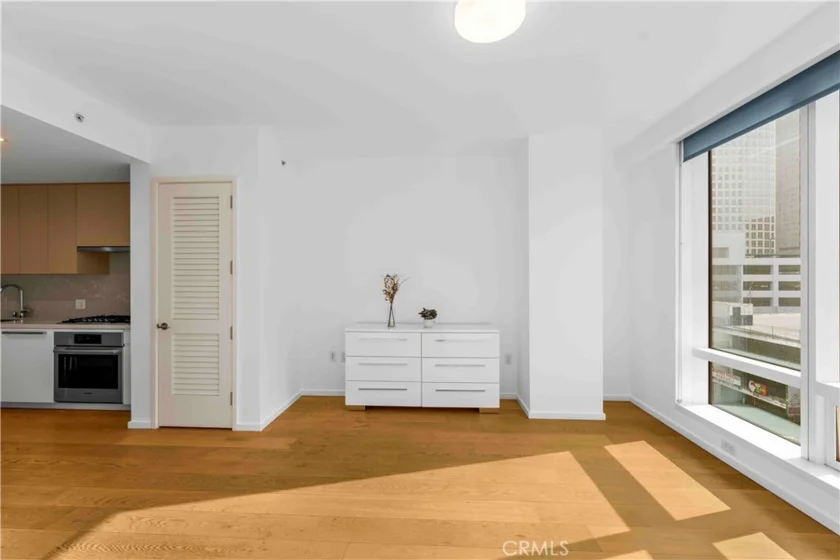 877 Francisco #517 photo 7