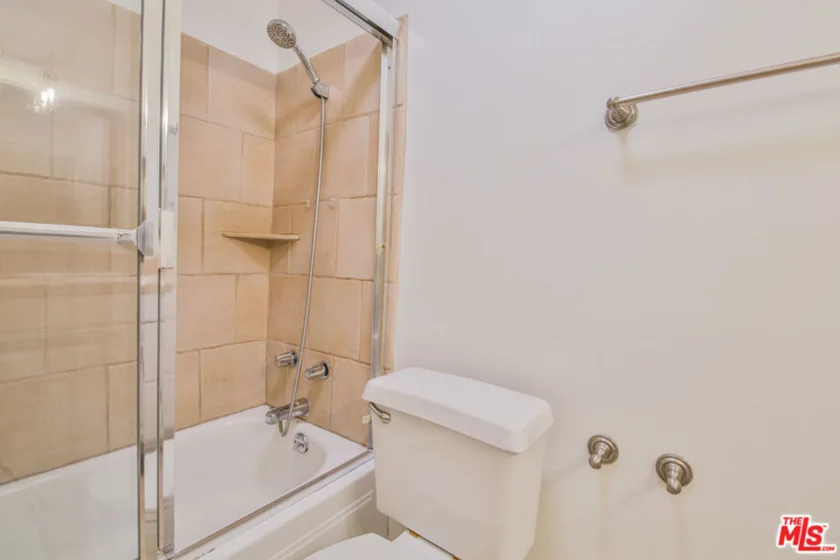 625 N Flores Street #102 photo 28