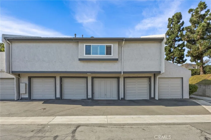 18741 Applewood photo 31