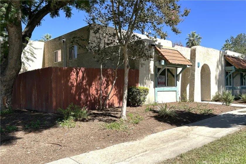 1326 Wheaton photo 1