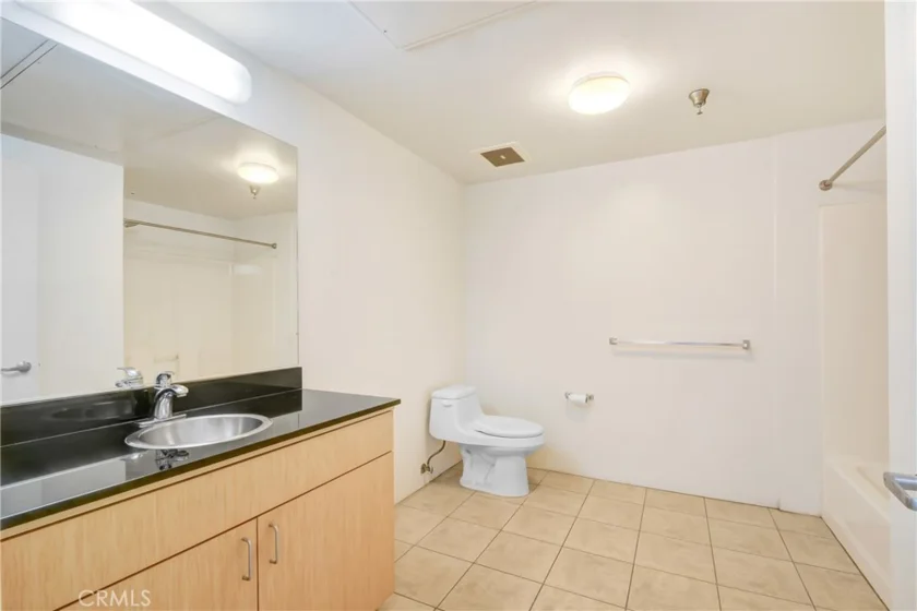 200 N San Fernando photo 3