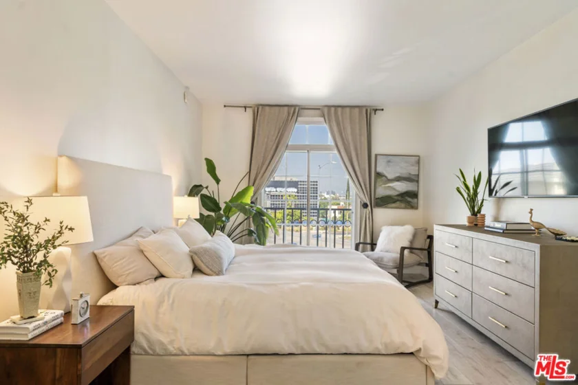 5848 W Olympic Boulevard #102 photo 23