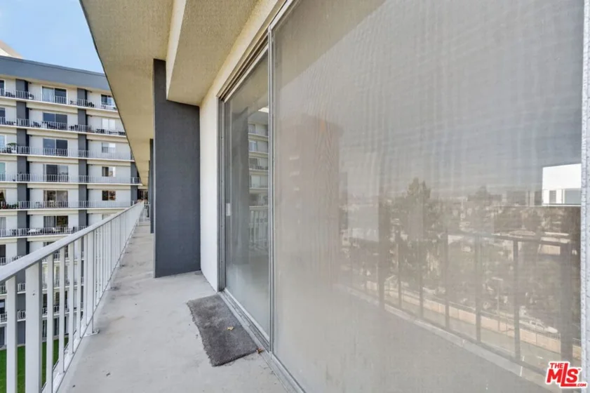 100 S Doheny Drive #719 photo 32