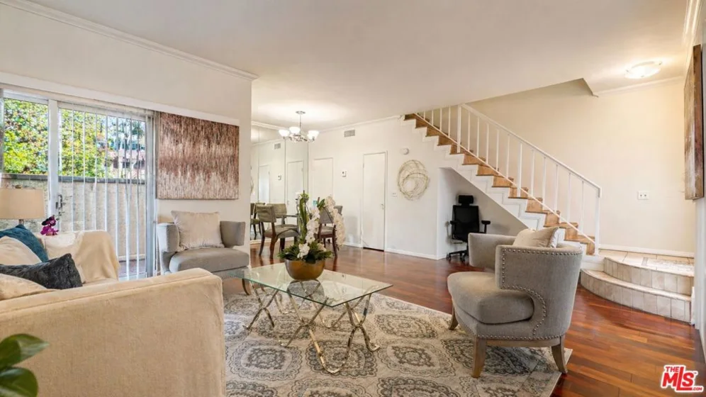 5139 Balboa Boulevard #12 photo 3