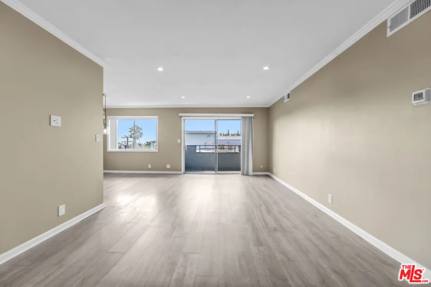 1250 N Kings Road #506 photo 32