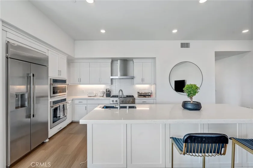 4600 Rivington photo 5