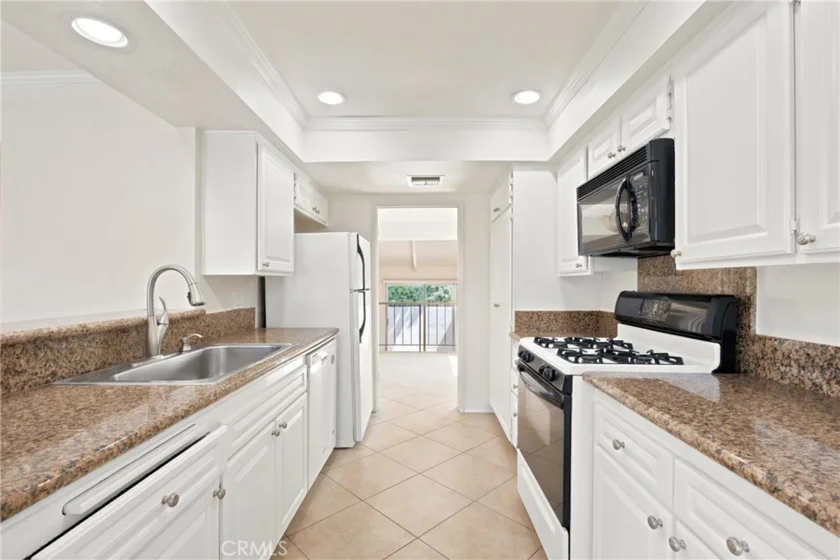 11786 Moorpark Street #F photo 27