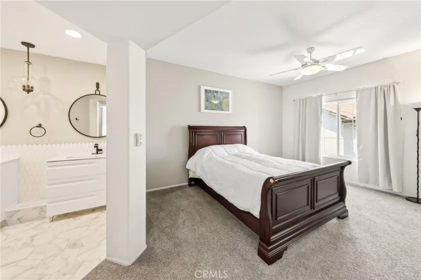 512 S Hollydale photo 31