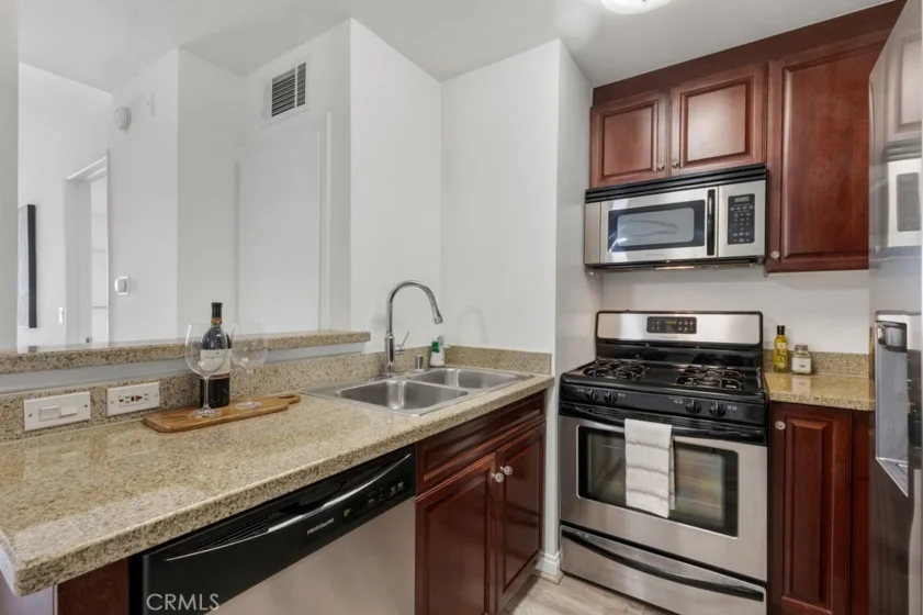 21500 Burbank #316 photo 6