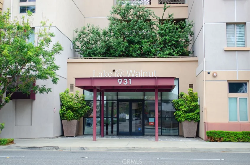931 E Walnut Street #316 photo 21