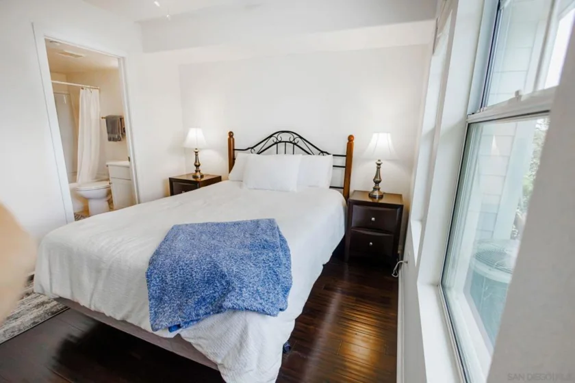 810 Harbor Cliff Way #230 photo 24