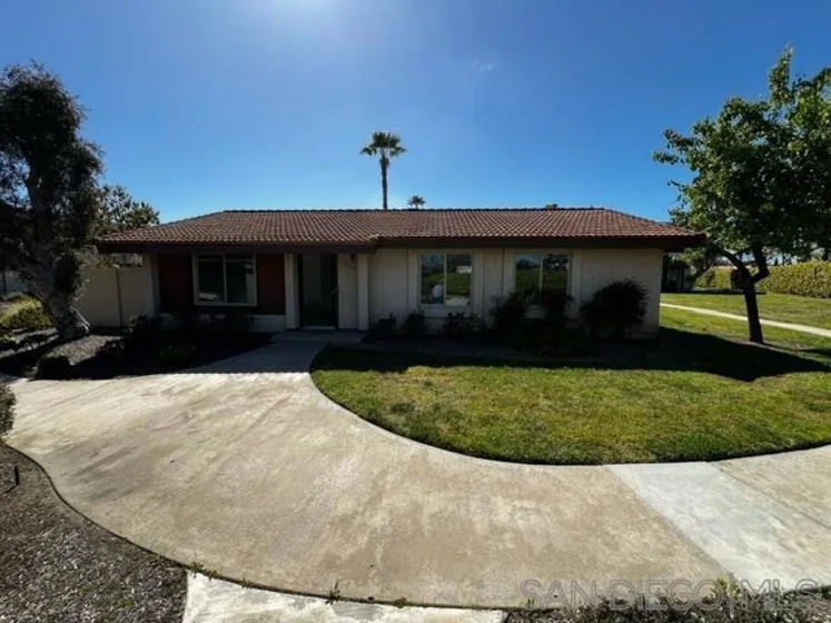 8218 Bluffview Court photo 1