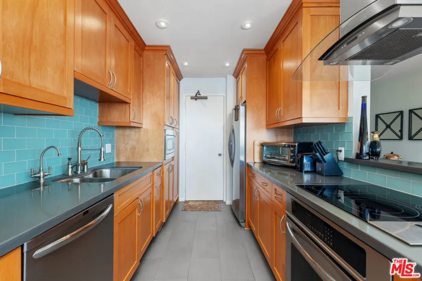 10701 Wilshire Boulevard #503 photo 4