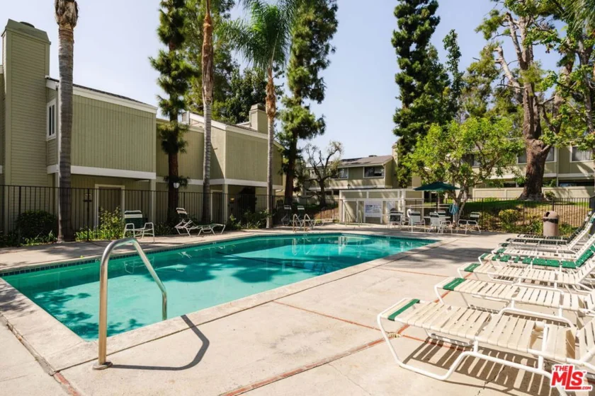 22125 Burbank Boulevard #7 photo 27