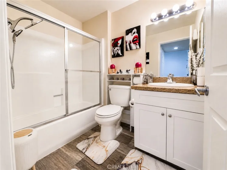 5565 Canoga Avenue #207 photo 8