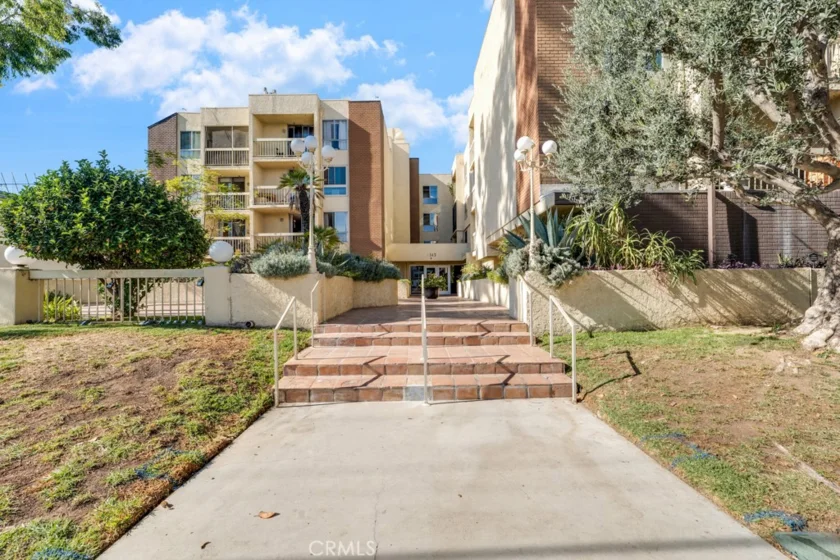 5143 Bakman Avenue #316 photo 1