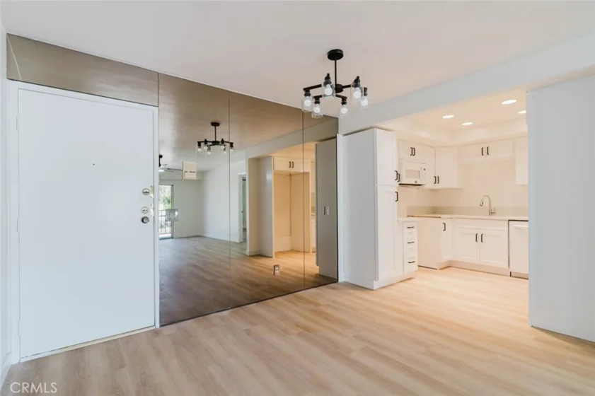 620 N Kenwood Street #208 photo 4
