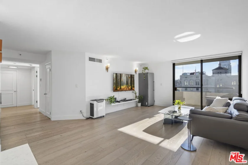 600 W 9th Street #1214 photo 1