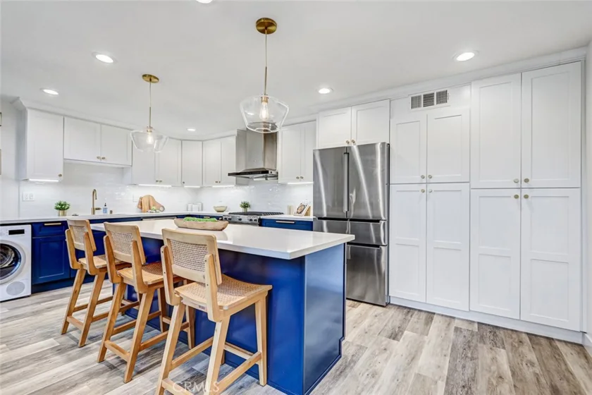 984 Granville photo 42