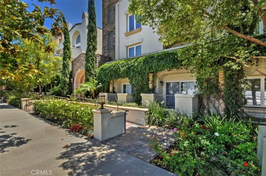 15206 Burbank Boulevard #308 photo 1