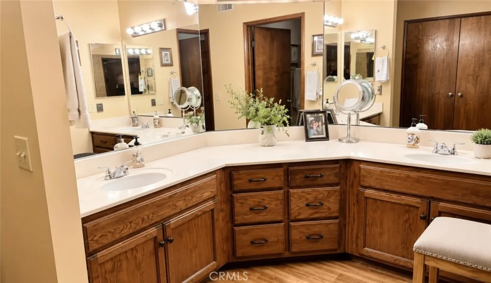 5534 Encino #204 photo 6