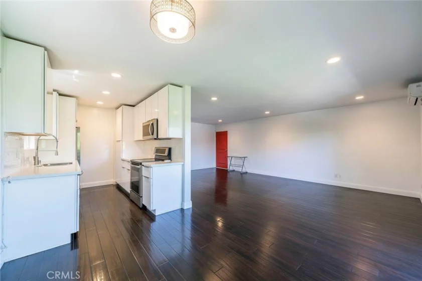 1601 Veteran Avenue #301/302 photo 2