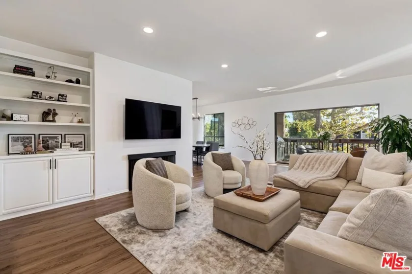 5625 Cambridge Way #303 photo 1