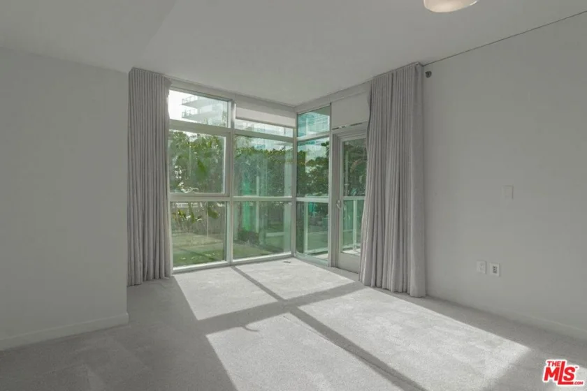 13650 Marina Pointe Drive #404 photo 15